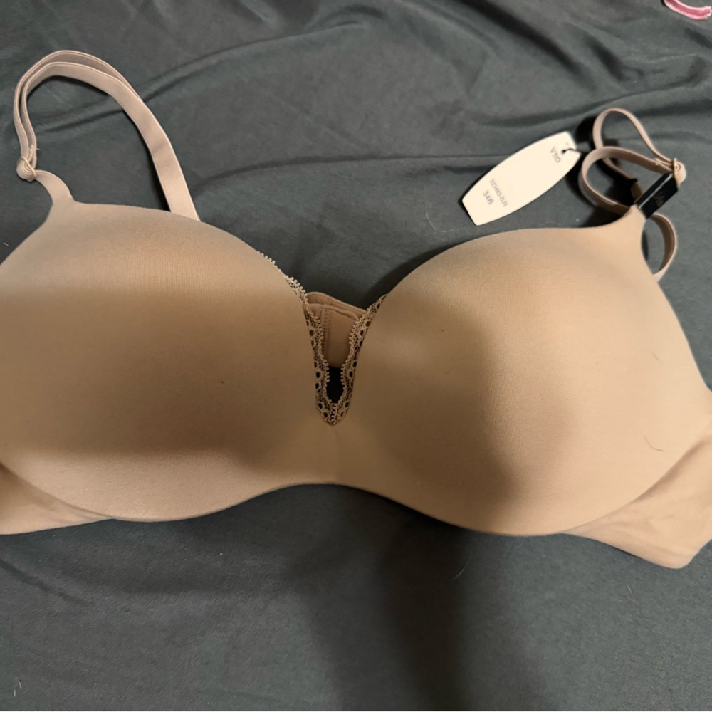 Victoria’s Secret Plunge Bra Nude Beige 34B Smooth Seemless